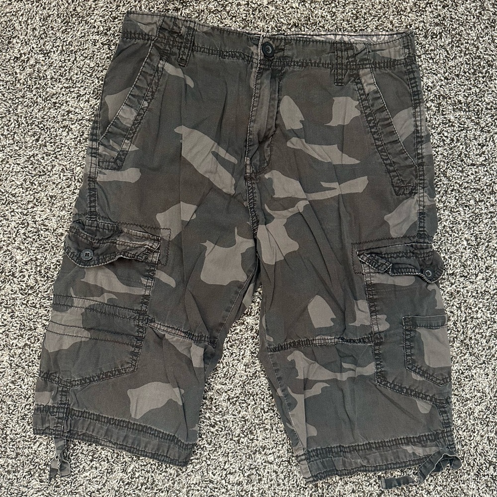 Plugg Gray Cargo Shorts with Camouflage Design and Loose Fit